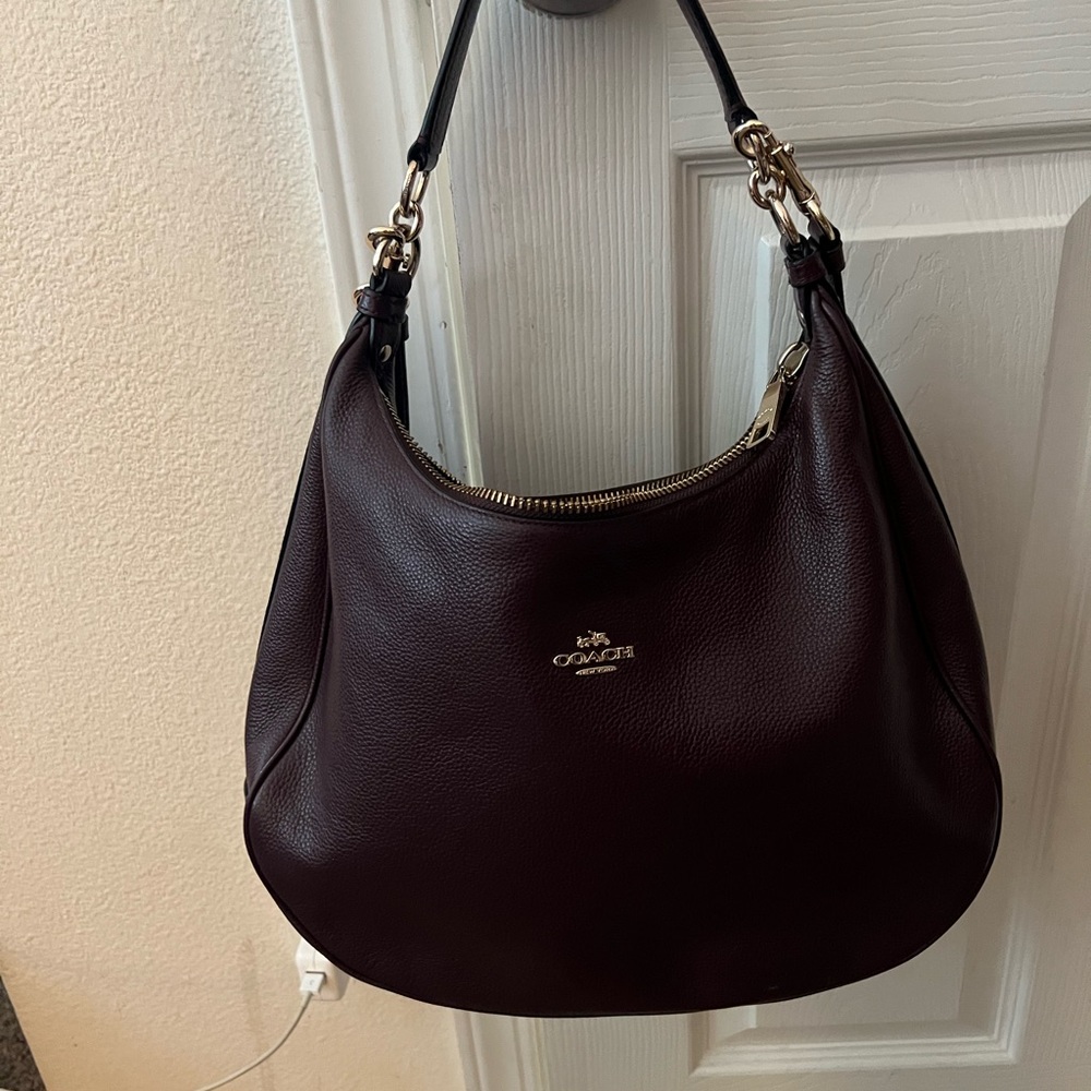Coach bag Excellent condition Color: Burgundy